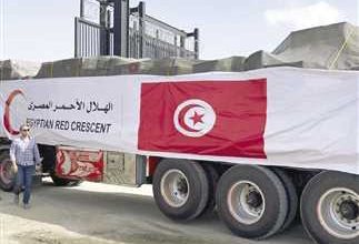 صورة إدخال 99 شاحنة مساعدات إلى غزة عبر معبر كرم أبو سالم